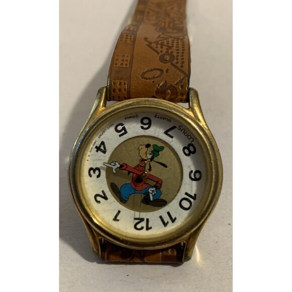Vintage DISNEY GOOFY 3 D COLLECTIBLE WATCH